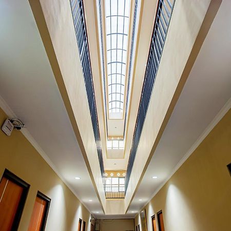 Tami House Bintaro Syariah Hotel Tangerang Bagian luar foto