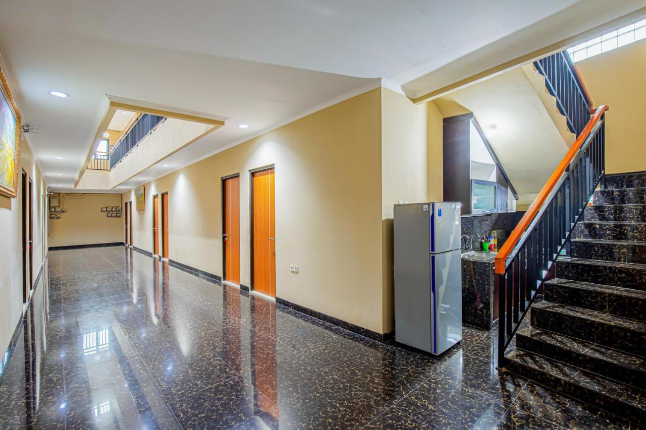 Tami House Bintaro Syariah Hotel Tangerang Bagian luar foto