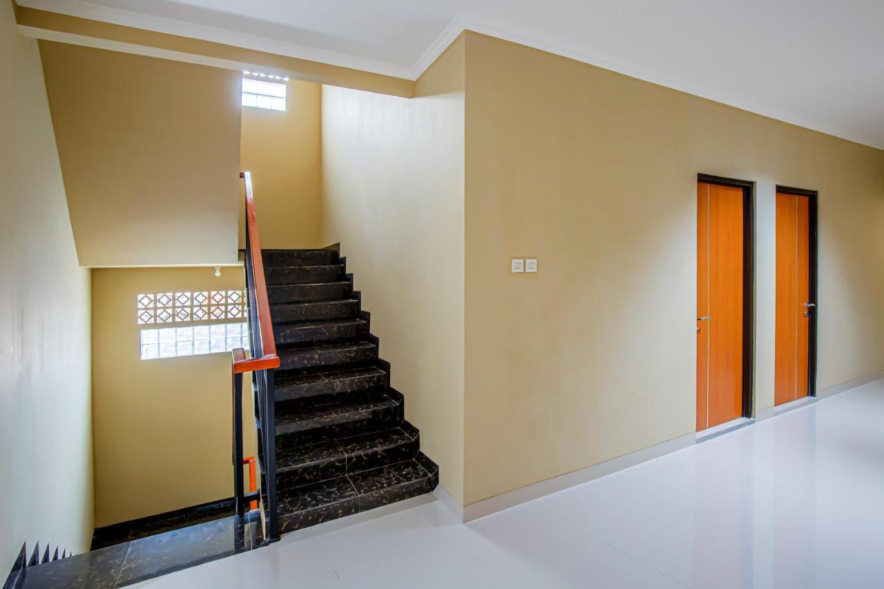 Tami House Bintaro Syariah Hotel Tangerang Bagian luar foto