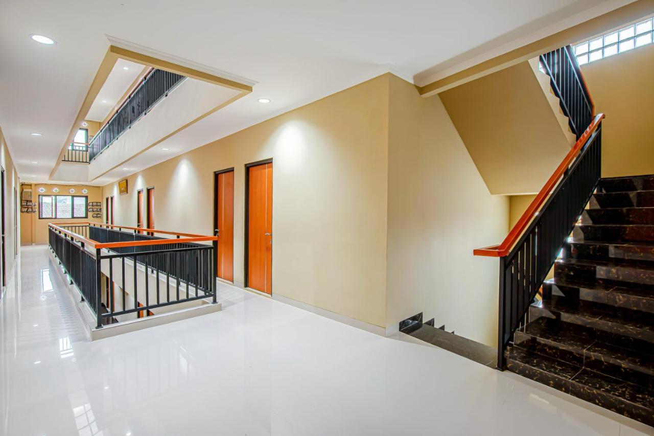 Tami House Bintaro Syariah Hotel Tangerang Bagian luar foto
